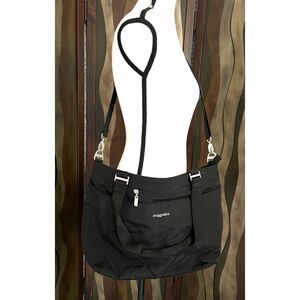 Baggallini Avenue Tote Bag in black